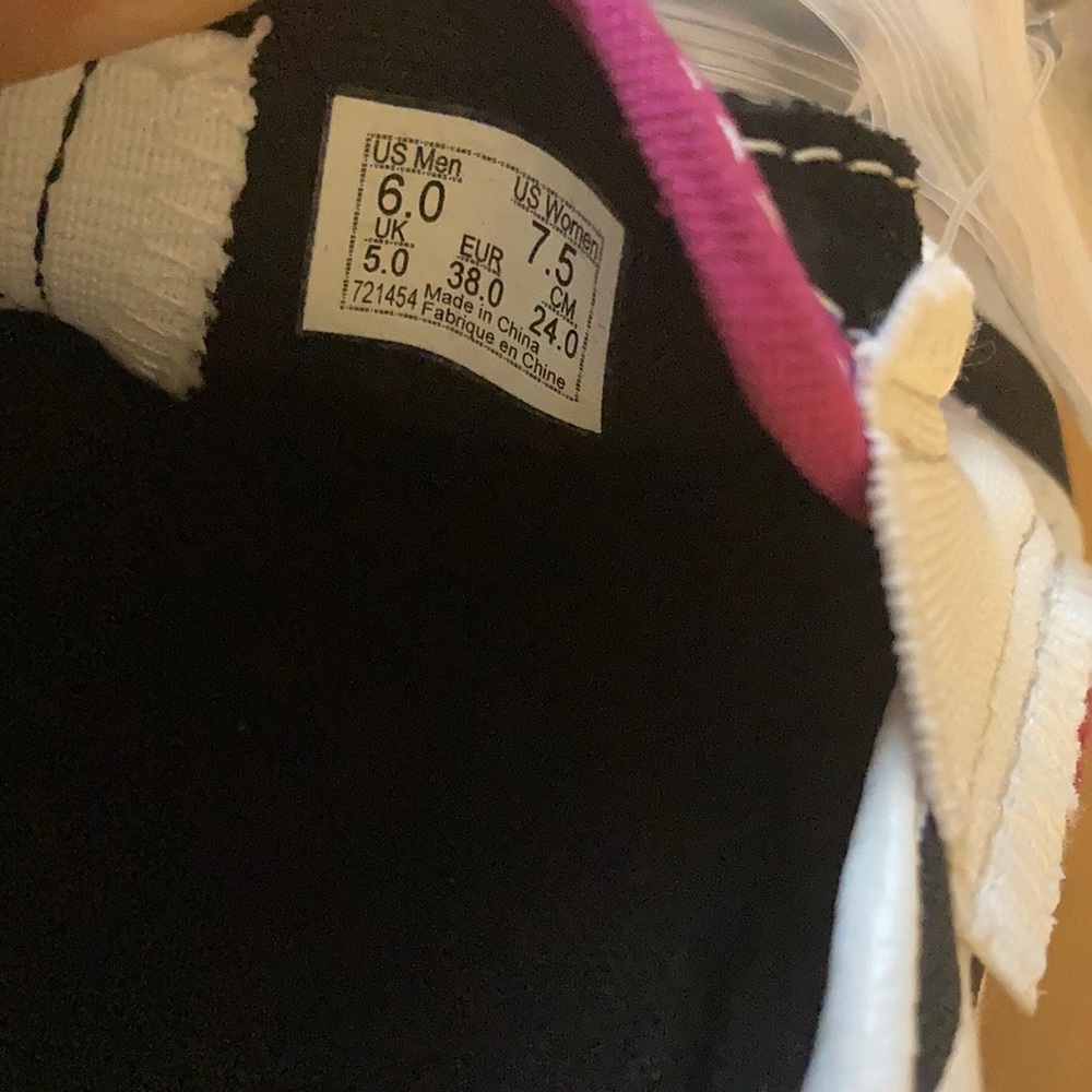 Vans - Picture 15 of 15